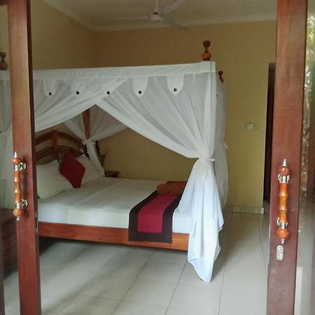 Pondok Aldi Hostel Amed Екстериор снимка