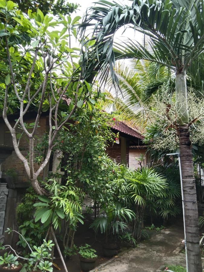 Pondok Aldi Hostel Amed Екстериор снимка