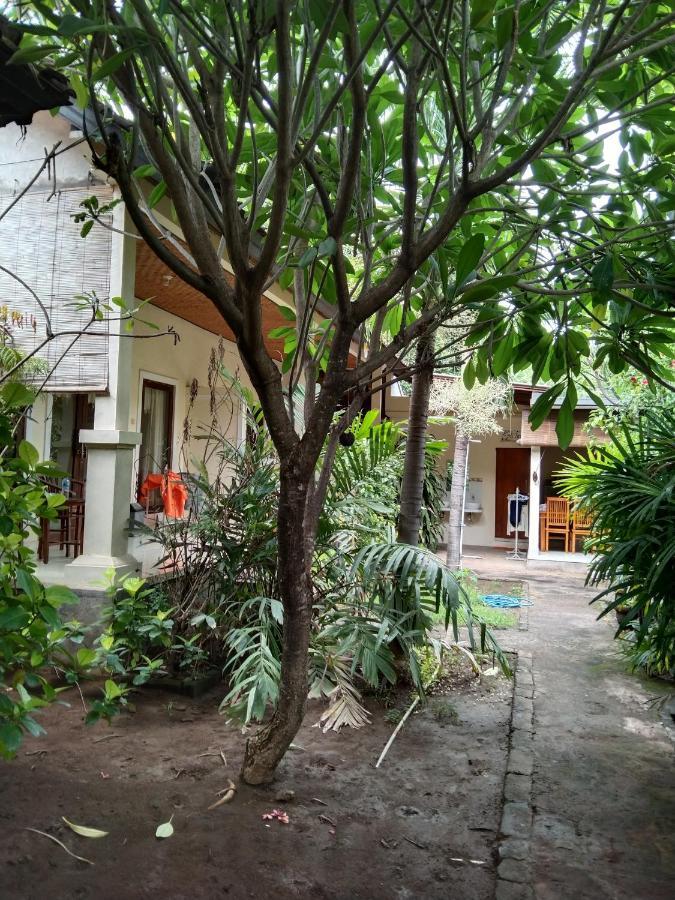 Pondok Aldi Hostel Amed Екстериор снимка