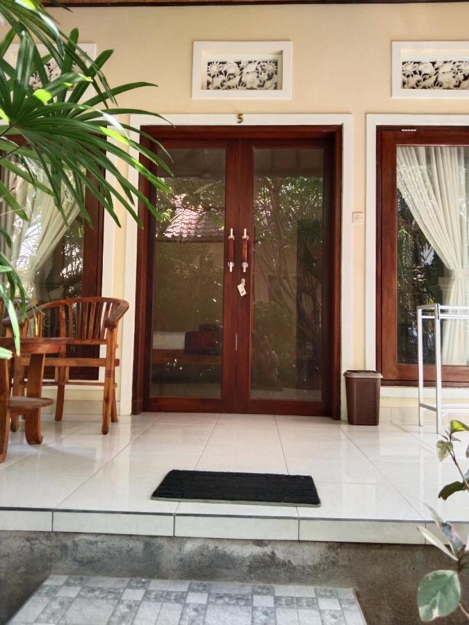 Pondok Aldi Hostel Amed Екстериор снимка