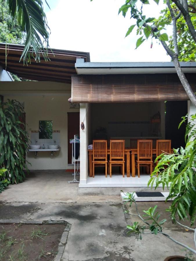 Pondok Aldi Hostel Amed Екстериор снимка