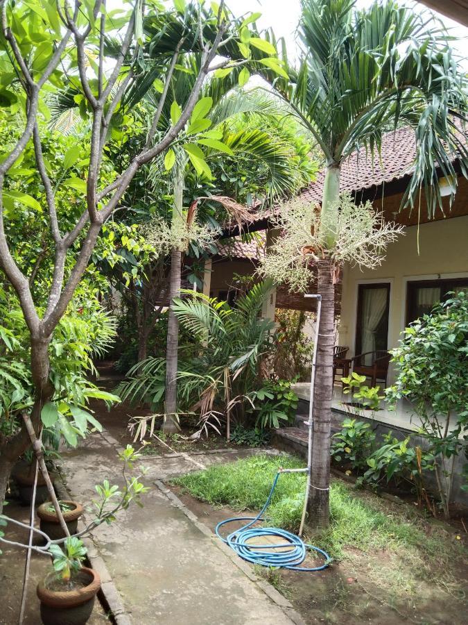 Pondok Aldi Hostel Amed Екстериор снимка