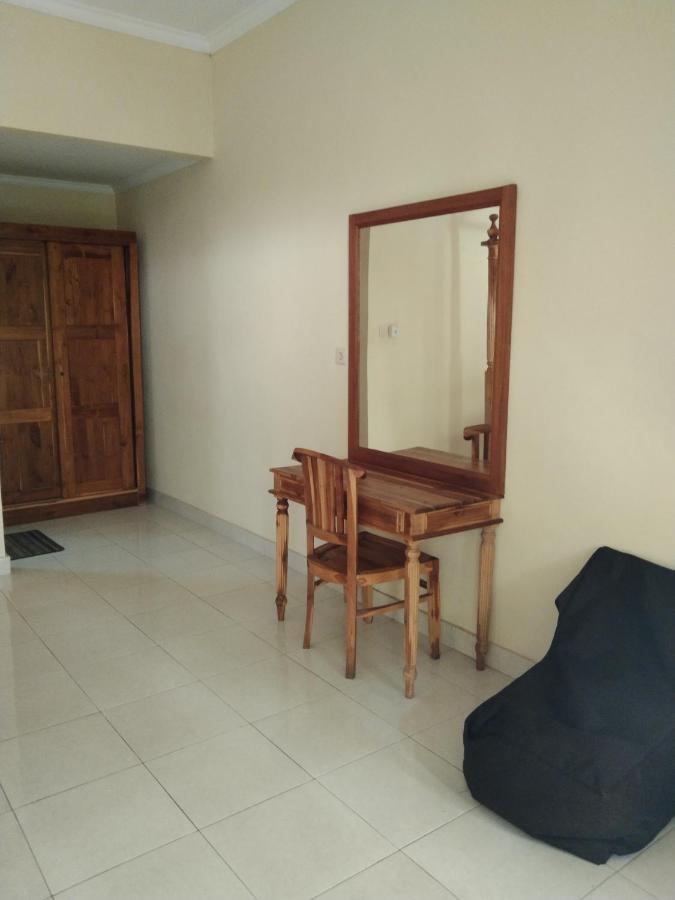 Pondok Aldi Hostel Amed Екстериор снимка