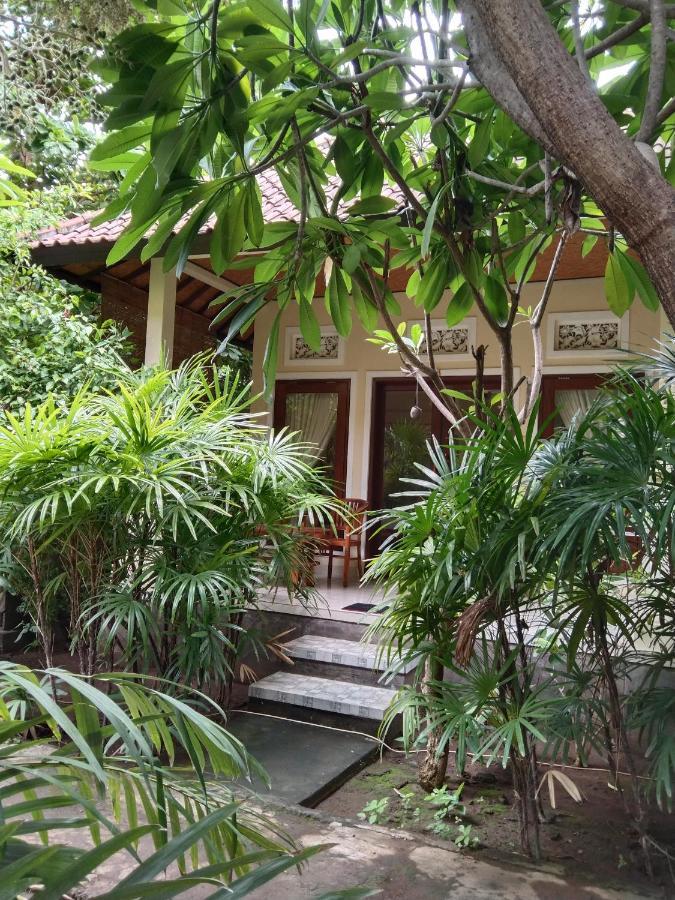 Pondok Aldi Hostel Amed Екстериор снимка