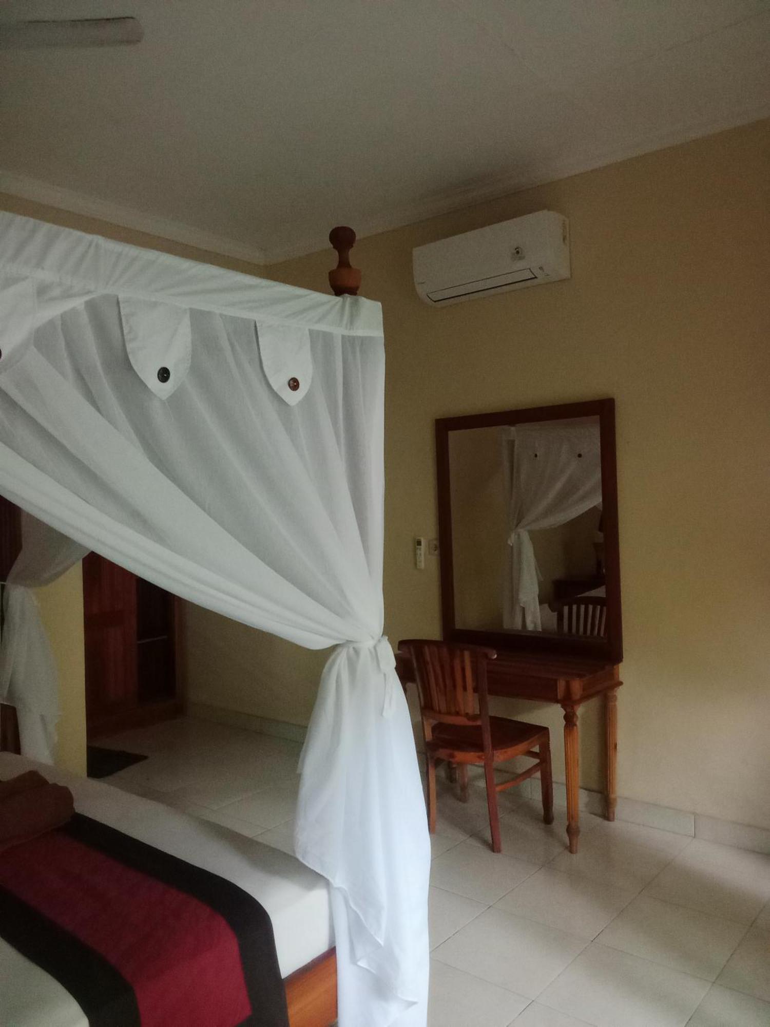 Pondok Aldi Hostel Amed Екстериор снимка