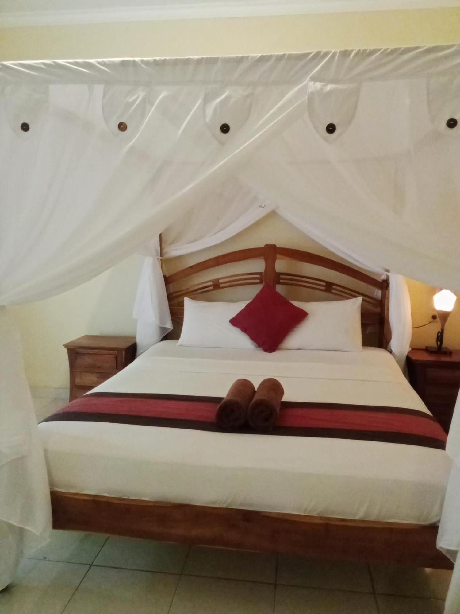 Pondok Aldi Hostel Amed Екстериор снимка