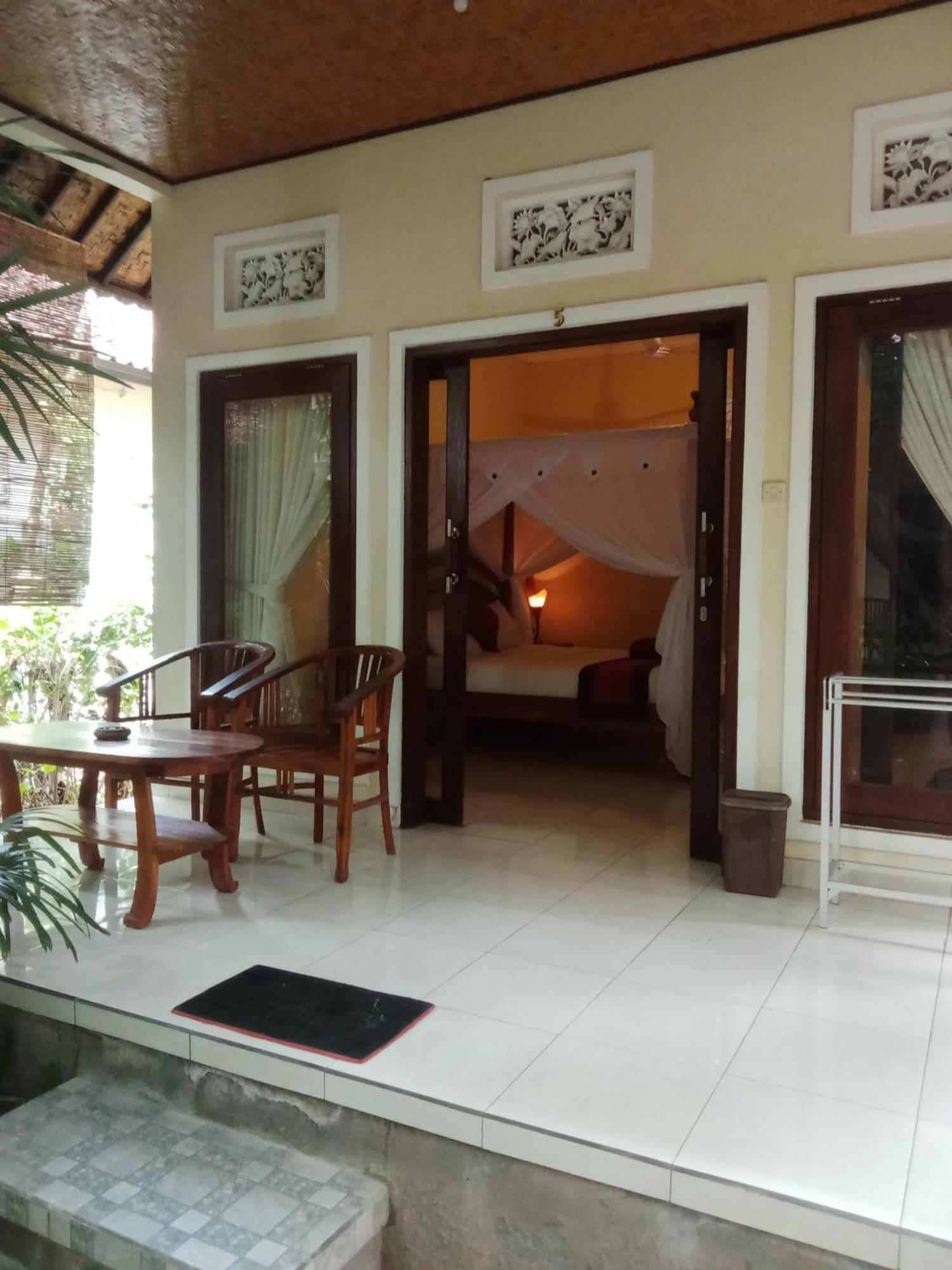 Pondok Aldi Hostel Amed Екстериор снимка
