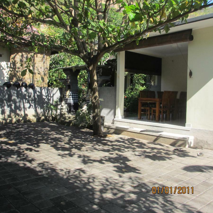 Pondok Aldi Hostel Amed Екстериор снимка
