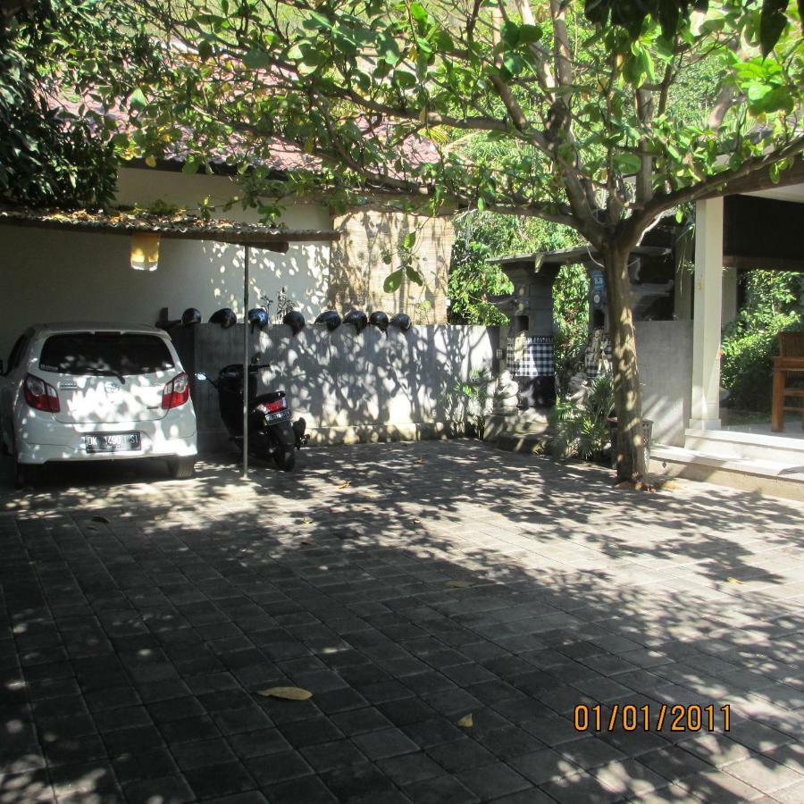 Pondok Aldi Hostel Amed Екстериор снимка