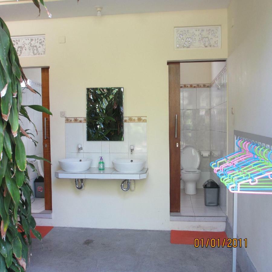Pondok Aldi Hostel Amed Екстериор снимка