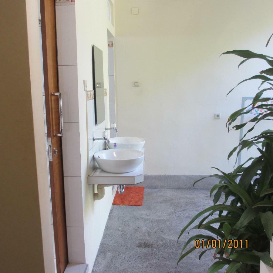 Pondok Aldi Hostel Amed Екстериор снимка